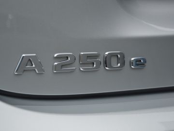 Mercedes-Benz A-Klasse 250 e AMG-LINE | PANORAMADAK | 360 CAMERA | KEYLESS-GO | MULTIBEA